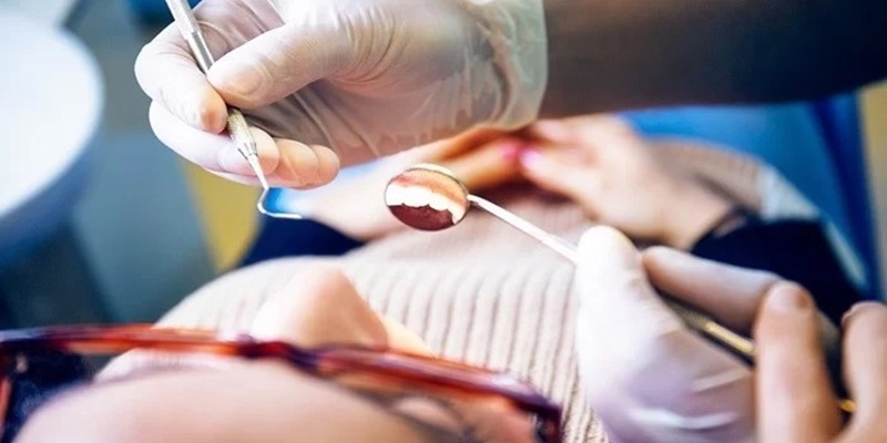 تحلیل لثه بعد از ایمپلنت