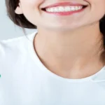 نحوه صحیح شستشوی دندان ایمپلنت شده؛ راهنمای مراقبت روزانه