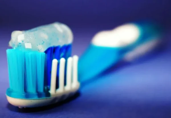 خمیر دندان مناسب ایمپلنت دندان