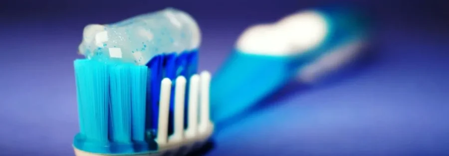 خمیر دندان مناسب ایمپلنت دندان